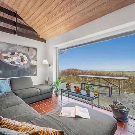 Hébergement de vacances Pool And Activity House With A 180-degree View Of The North Sea, Located At Lild Frostrup