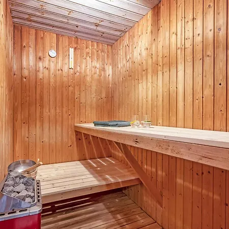 Pool And Activity House With A 180-degree View Of The North Sea, Located At Lild Hébergement de vacances *