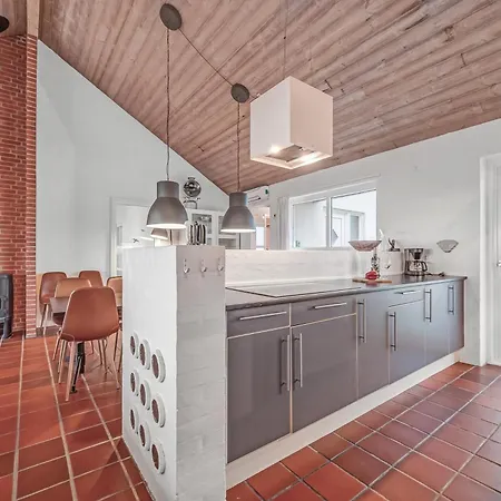 Pool And Activity House With A 180-degree View Of The North Sea, Located At Lild Hébergement de vacances *