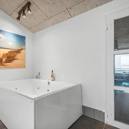 Hébergement de vacances Pool And Activity House With A 180-degree View Of The North Sea, Located At Lild *