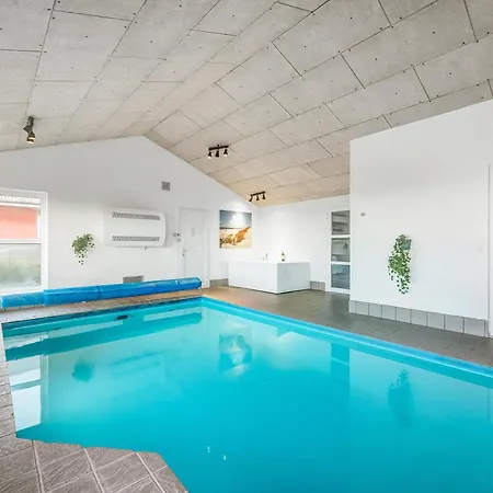 Hébergement de vacances Pool And Activity House With A 180-degree View Of The North Sea, Located At Lild